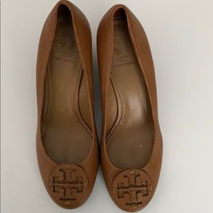 Tory Burch tan Wedges